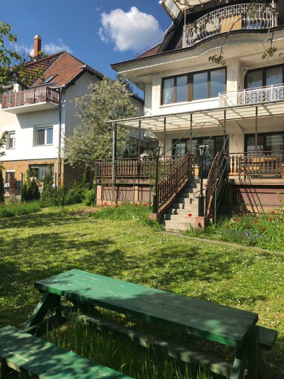 Luxury Eagle Apartman Budapest Esterno foto